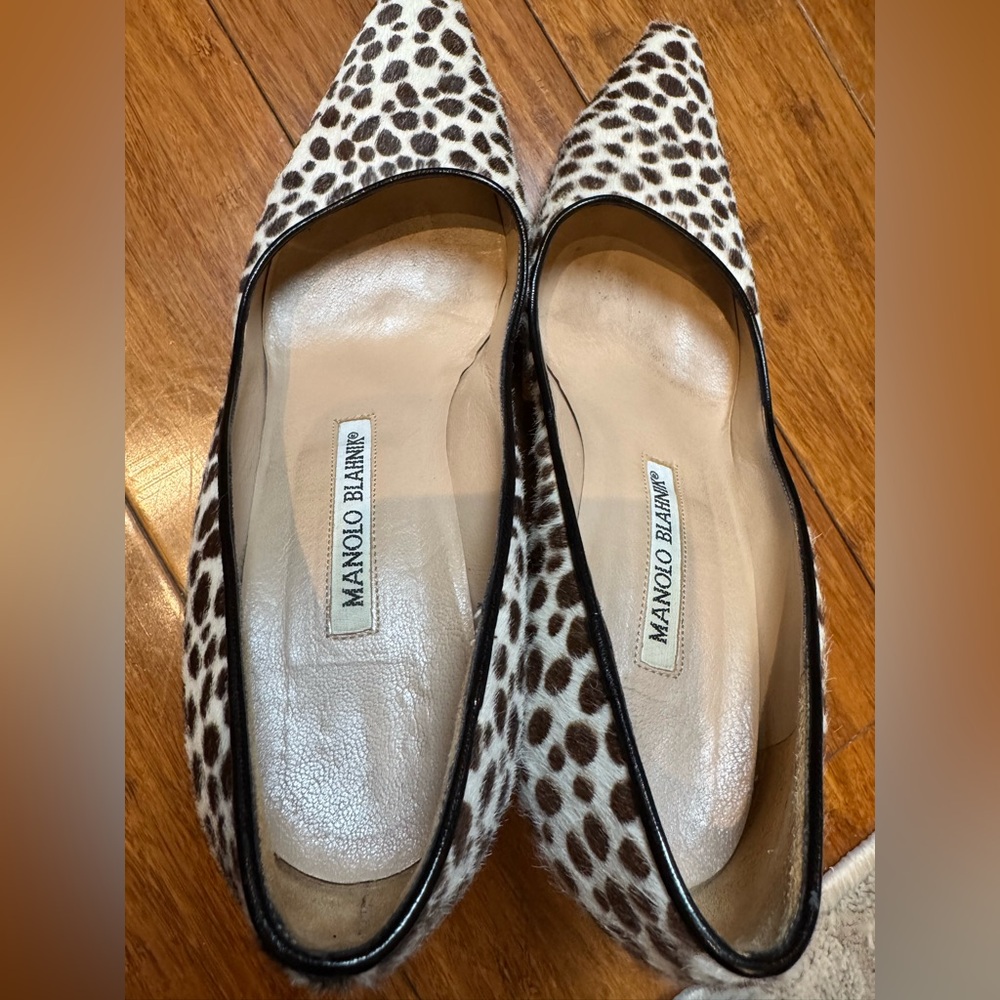 Manolo Blahnik Spotted Pony Hair Pumps - Picture 4 of 6